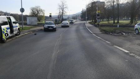 Při autonehodě v Karlových Varech se zranili čtyři lidé!